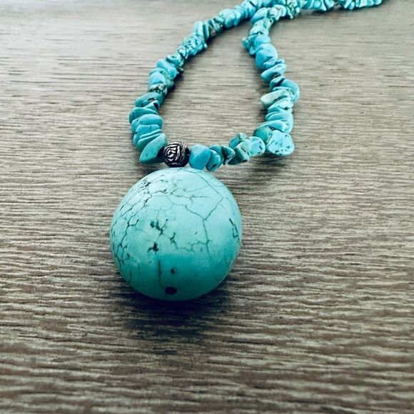 Turquoise Stone Egg Pendant Beaded Necklace - Picture 4 of 4